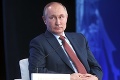 Reaguje na znepokojených občanov: Putin žiada prepracovať zákon o zavedení COVIDpasov