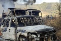 Útok v Mjanmarsku s tragickým koncom: V zhorených autách našli pozostatky desiatok ľudí