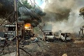 Útok v Mjanmarsku s tragickým koncom: V zhorených autách našli pozostatky desiatok ľudí