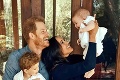 Svetové celebrity počas sviatkov zvoľnili: Harry a Megan ukázali dcérku