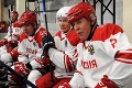 Putin s Lukašenkom sa stretli v hokejových dresoch na ľade: Nechýbali ani ruské športové legendy