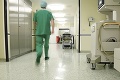 Útok agresorov vo svidníckej nemocnici: Nadávky a vyhrážky smrťou zdravotníkom! Polícia reaguje