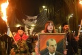 Vyšli s fakľami a oslavovali bývalého vodcu: Podľa Putina Hitlerov pobočník, podľa Ukrajincov národný hrdina
