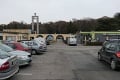 Pred košickým cintorínom parkovali aj pracujúci, vedenie má nové plány: Premena najväčšieho pietneho miesta Slovenska