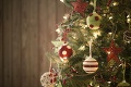 Ďalšie mestá začínajú pracne zbierať vianočné stromčeky: Všetky radnice upozorňujú na jeden detail