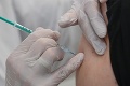 Očkovanie štvrtou dávkou vakcíny ohlasuje ďalšia krajina: Doteraz tam majú zaočkovaných 87 % obyvateľov