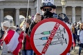 Ďalšia protestná sobota: Rakúskom i Nemeckom pochodovali odporcovia protipandemických opatrení