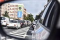 Vodiči, buďte trpezliví: Dopravu v Bratislave komplikujú kolóny, hlásia aj nehodu