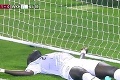 Hrôza v katarskej lige: Futbalista sa zrútil na zem a začal sa boj o jeho život!