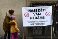 Polonahí demonštranti pochodovali Prahou: Neštítili sa zosmiešniť ani ministra zdravotníctva