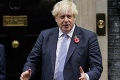 Johnson si v parlamente sypal popol na hlavu: Po párty počas lockdownu čelí výzvam na odstúpenie