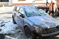 Zaskočení boli aj policajti: Vodič v obci pri Trnave vyletel zo zákruty a zlikvidoval plynovú prípojku