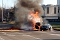 Vodiči, pozor! V Bratislave pri Patrónke horelo auto, prečo zachvátili Mercedes plamene?