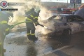 Vodiči, pozor! V Bratislave pri Patrónke horelo auto, prečo zachvátili Mercedes plamene?