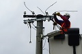 Silný vietor narobil spúšť na strednom Slovensku: Bez elektriny sú tisícky domácností