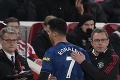 Cristiano Ronaldo zúril a skepticky sedel na schodoch: Začiatok nepriateľstva s novým trénerom United!?