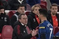 Cristiano Ronaldo zúril a skepticky sedel na schodoch: Začiatok nepriateľstva s novým trénerom United!?