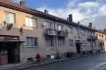 Mesto Čadca predalo bytovku, v ktorej žije Milan s manželkou a 11 deťmi: Pracujem, platím nájom a teraz skončím na ulici?