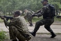Napätie sa vyostruje: Kyjev a proruskí separatisti sa navzájom obviňujú z vyzbrojovania