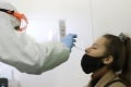 V Česku sa počet nakazených zvýšil dvojnásobne: Na koronavírus tam zomrelo už viac ako 37-tisíc ľudí