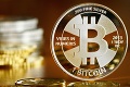 Kryptomeny pokračujú v prudkom páde: Cena Bitcoinu klesla od novembra o polovicu