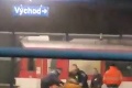 Nechutný incident na stanici v Moldave nad Bodvou: Policajti vytiahli z vlaku opitého muža, sledujte, čo sa dialo potom!
