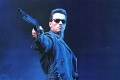 Legendárny Arnold Schwarzenegger nabúral ako v akčnom filme: Terminátor zdemoloval tri autá!