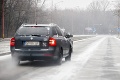 Slovensko potrápi v stredu ráno poľadovica: Na týchto úsekoch preverí vodičov aj vrstva snehu