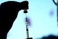 Izrael spúšťa očkovanie štvrtou dávkou pre ďalšie skupiny ľudí: Názory odborníkov sa však líšia