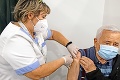 Rezort zdravotníctva upozorňuje: Seniori majú na zaočkovanie posledné dni, inak odmenu nezískajú