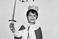FOTOhádanka: Zubatý smieško! Chlapec na fotke mal k herectvu blízko už od detstva