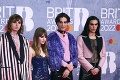 Najbizarnejšie róby na Brit Awards, celebritné ženy vytasili prednosti: Veď im je vidieť takmer až do...!