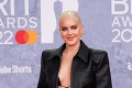 Brit Awards 2022 nabité eleganciou i šialenstvom: Hviezde večera Adele ukradlo pozornosť prasa!