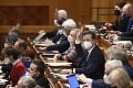 Český senát poriadne zamiešal vláde karty a odmietol pandemický zákon: Toto sa bude diať ďalej