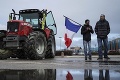 V Paríži sa schádzajú stovky áut: Protest odkukali od kanadských kamionistov