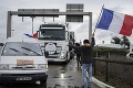 Tisíce protestujúcich Francúzov blokovali dopravu v Paríži: Vo väzbe skončilo 81 ľudí