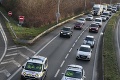 Tisíce protestujúcich Francúzov blokovali dopravu v Paríži: Vo väzbe skončilo 81 ľudí