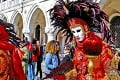 Po koronovej prestávke je už zase naživo: Benátsky karneval opäť v uliciach