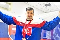 Hokejisti Slovenska roztočili v kabíne bronzovú oslavu: Vykúpaný tréner a víťazné cigary!