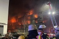 V nemeckom meste Essen horí bytový komplex: Obrovský požiar berie všetko, čo mu príde do cesty