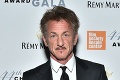 Chce povedať svetu pravdu o ruskej invázii: Oscarový Sean Penn dokumentuje útok na Ukrajinu