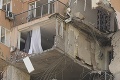 Raketa zasiahla bytový dom v Kyjeve: Hlásia obete, zábery naháňajú strach