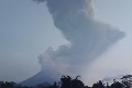 V Indonézii vybuchla sopka: Museli evakuovať 250 ľudí