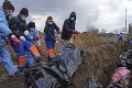 Najhoršie fotky, ktoré ukazujú surovú realitu vojny: Rusi už zabíjajú ženy aj deti, kopú sa masové hroby!