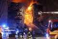 V parkovacom dome v Bratislave ľahli popolom desiatky áut a motoriek: Marianovi zhorela v garáži vzácna Čezeta