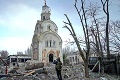 Spravodajské služby zachytili ruský telefonát: Vojaci vraj dostali rozkaz strieľať na civilistov a deti! Rusi sa začínajú búriť