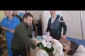 Prezident Zelenskyj svojím gestom rozplakal mladú Ukrajinku: Kateryna chránila počas ostreľovania brata vlastným telom