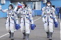Ruskí kozmonauti prišli na ISS v kombinézach vo farbách ukrajinskej vlajky: Náhoda?