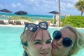 Provokatérka Britney neprestáva udivovať: Nahá s asistentkou v bazéne, ďalšie fotky sú čistá erotika!
