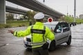 Vodičov čakajú prísnejšie tresty: Na koľko vás vyjde zlá rýchlosť či telefonovanie za volantom?